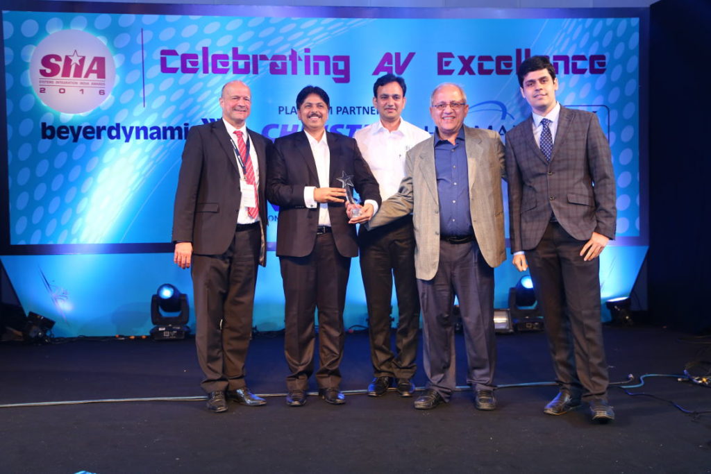 Wolfgang Lukhardt of beyerdynamic (extreme left) presented the award to Bharat Radio Centre for the Government category, with a Premium budget range of ₹ 10 Cr and above
